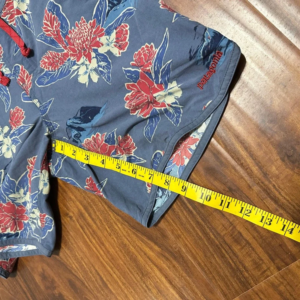 Patagonia Mens 30 Blue Floral Board Shorts Swim Trunks‎ Scalloped Hem 7 Inseam